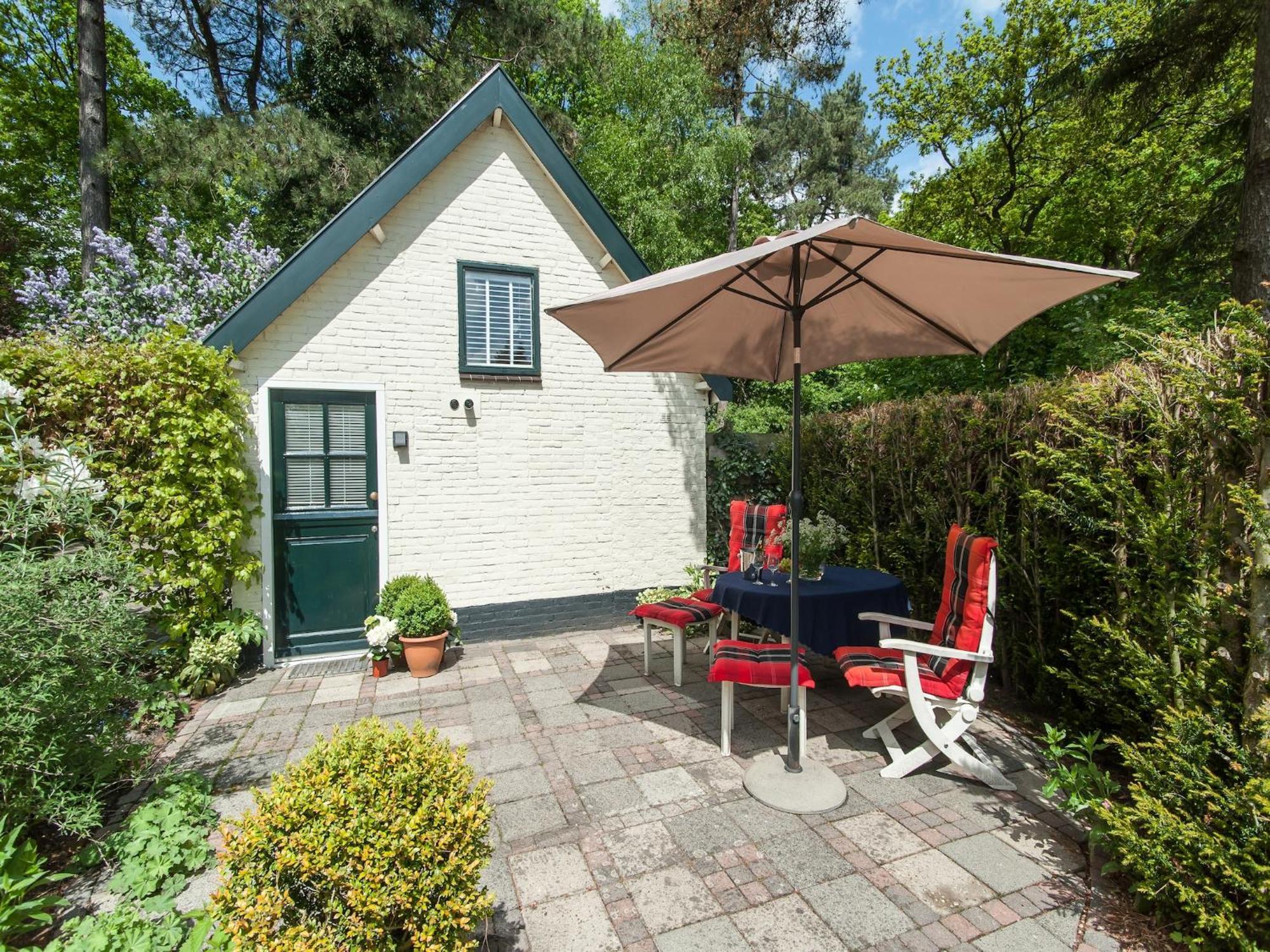 Pleasing Holiday Home In Schoorl With Patio Exterior foto