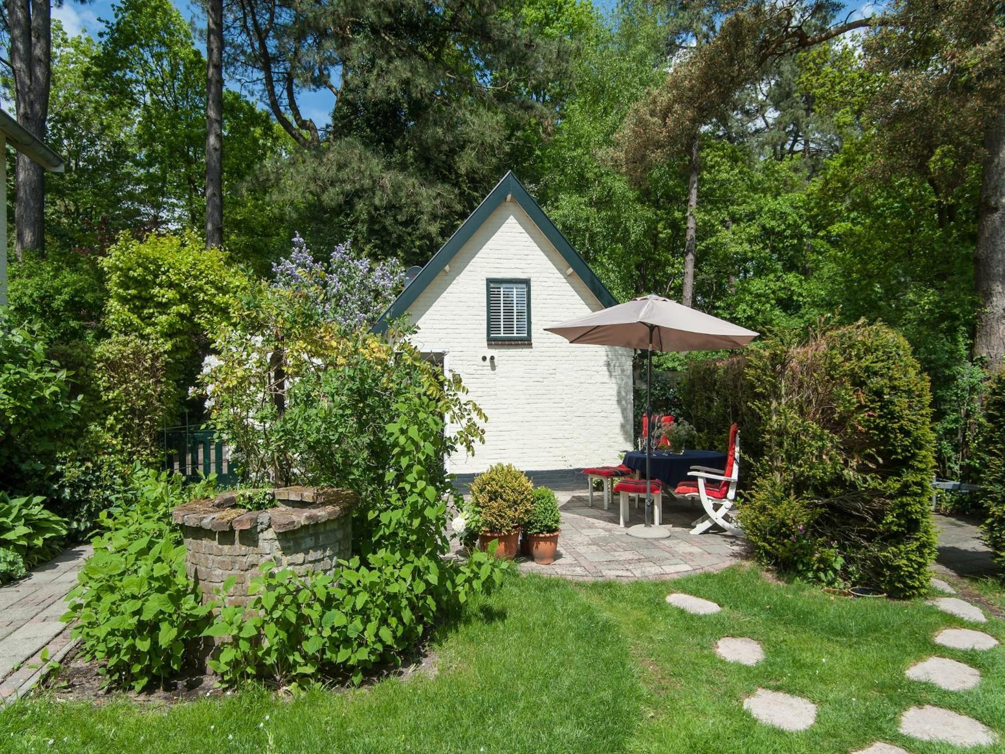 Pleasing Holiday Home In Schoorl With Patio Exterior foto