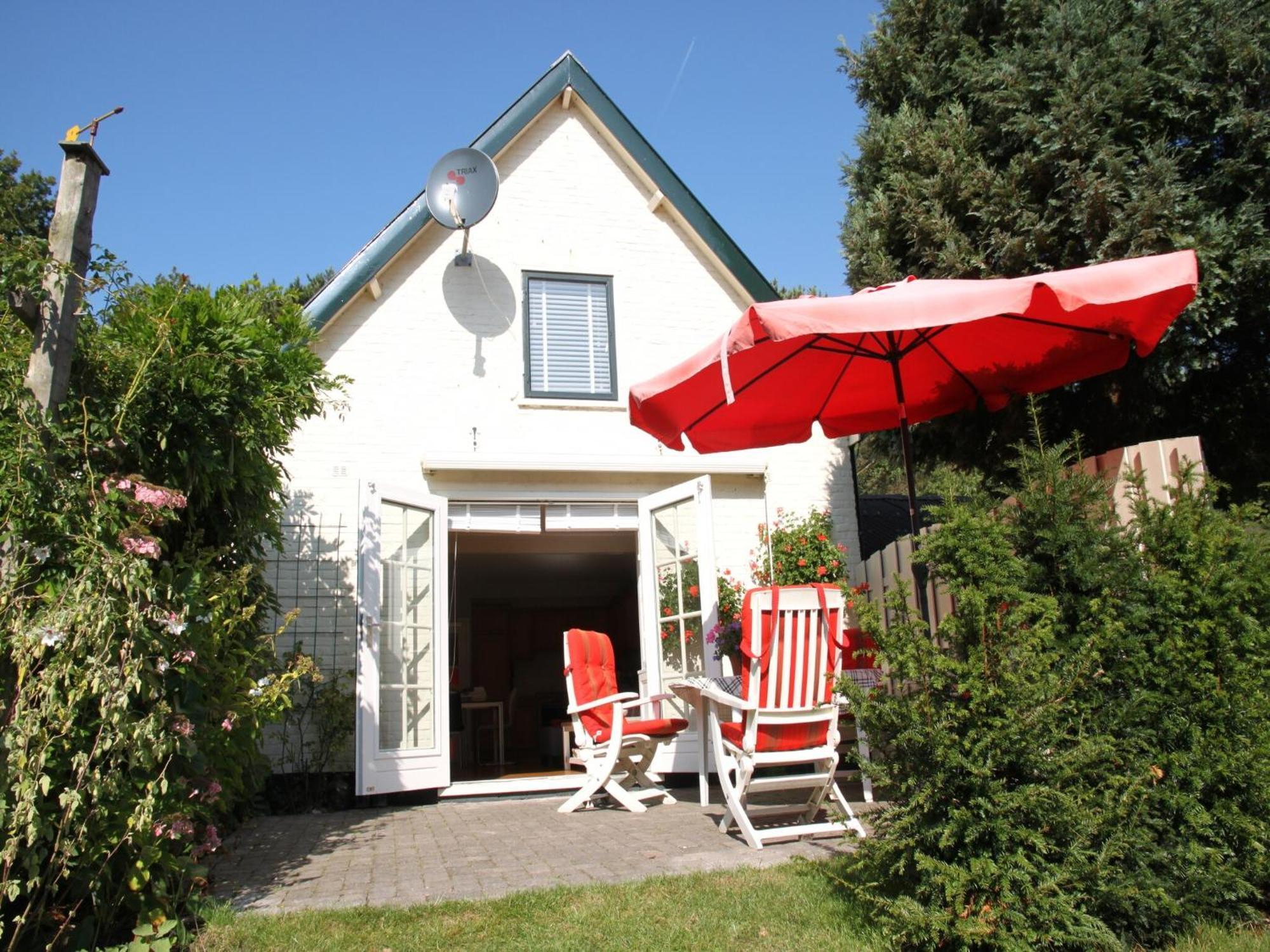 Pleasing Holiday Home In Schoorl With Patio Exterior foto